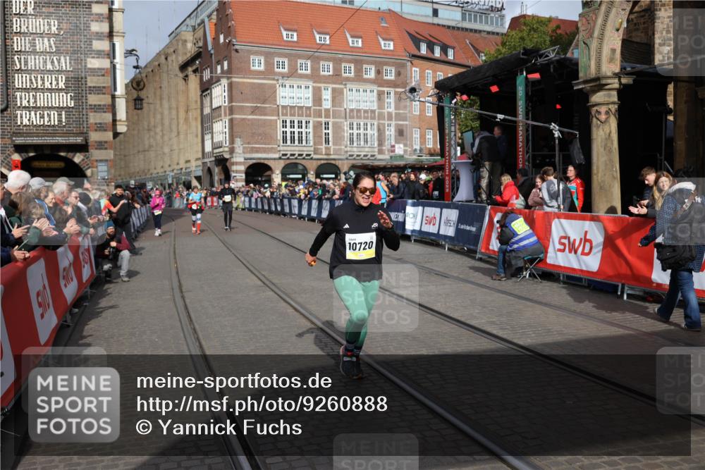 05.10.2025 - 20. swb-Marathon Bremen Yannick Fuchs http://msf.ph/oto/9260888 05.10.2025 11:20:46 Ziel 10720 meine-sportfotos.de