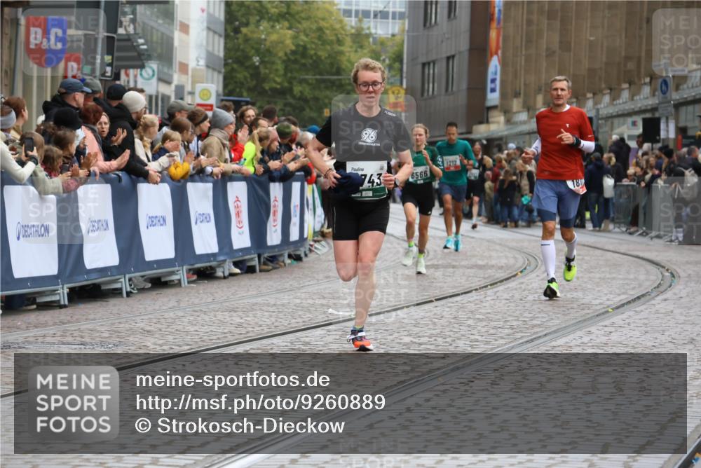 05.10.2025 - 20. swb-Marathon Bremen Strokosch-Dieckow http://msf.ph/oto/9260889 05.10.2025 12:57:11 Ziel 1801, 2497, 2743, 6566 meine-sportfotos.de