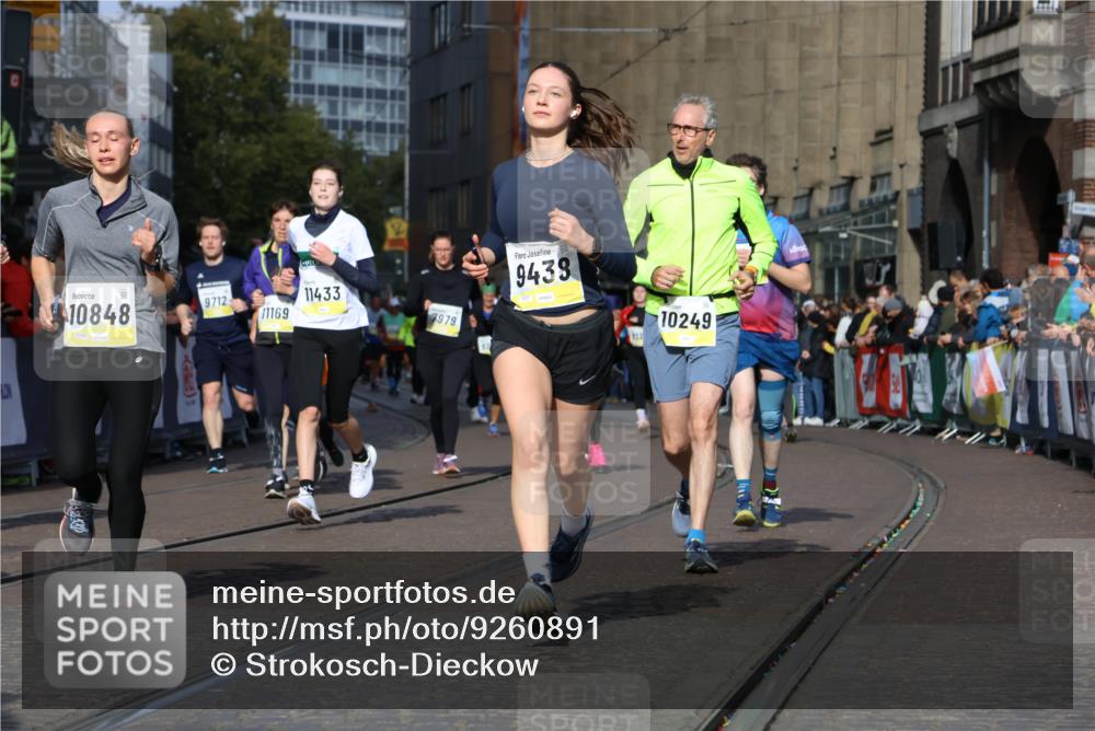 05.10.2025 - 20. swb-Marathon Bremen Strokosch-Dieckow http://msf.ph/oto/9260891 05.10.2025 11:06:10 Ziel 7979, 9228, 9387, 9438, 9523, 9712, 9786, 10100, 10152, 10192, 10243, 10249, 10374, 10404, 10462, 10623, 10848, 11065, 11092, 11169, 11231, 11296, 11433 meine-sportfotos.de