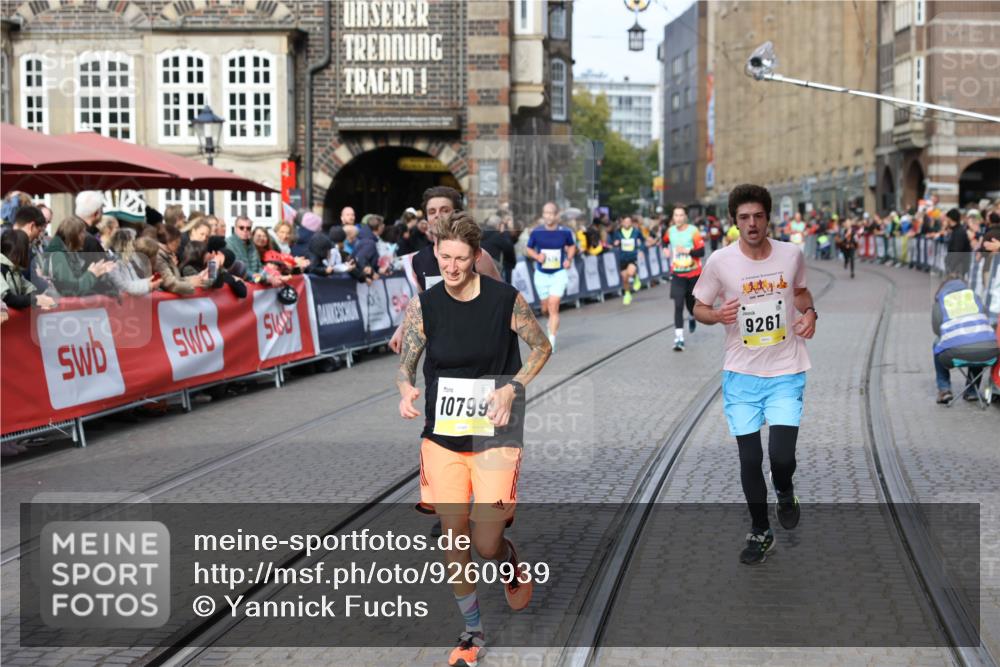 05.10.2025 - 20. swb-Marathon Bremen Yannick Fuchs http://msf.ph/oto/9260939 05.10.2025 10:48:52 Ziel 9261, 9482, 9729, 10303, 10799 meine-sportfotos.de