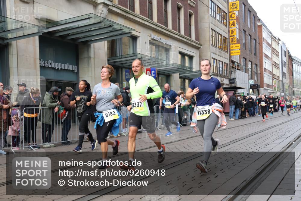 05.10.2025 - 20. swb-Marathon Bremen Strokosch-Dieckow http://msf.ph/oto/9260948 05.10.2025 11:00:59 Ziel 7908, 9182, 9286, 9371, 9443, 9613, 9880, 9925, 10157, 10336, 10477, 10544, 10762, 10914, 11194, 11337, 11338, 11524, 11597, 11633, 11680, 11688, 11719, 7908, 9182, 9286, 9371, 9443, 9613, 9880, 9925, 10157, 10336, 10477, 10544, 10762, 10914, 11194, 11337, 11338, 11524, 11597, 11633, 11680, 11688, 11719 meine-sportfotos.de