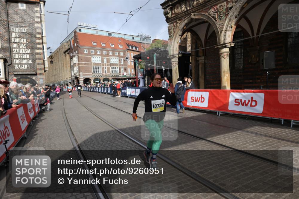 05.10.2025 - 20. swb-Marathon Bremen Yannick Fuchs http://msf.ph/oto/9260951 05.10.2025 11:20:46 Ziel 10720 meine-sportfotos.de