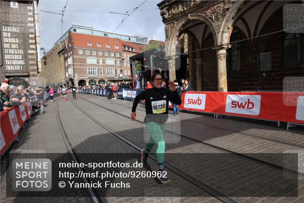 05.10.2025 - 20. swb-Marathon Bremen Yannick Fuchs http://msf.ph/oto/9260962 05.10.2025 11:20:46 Ziel 10720 meine-sportfotos.de