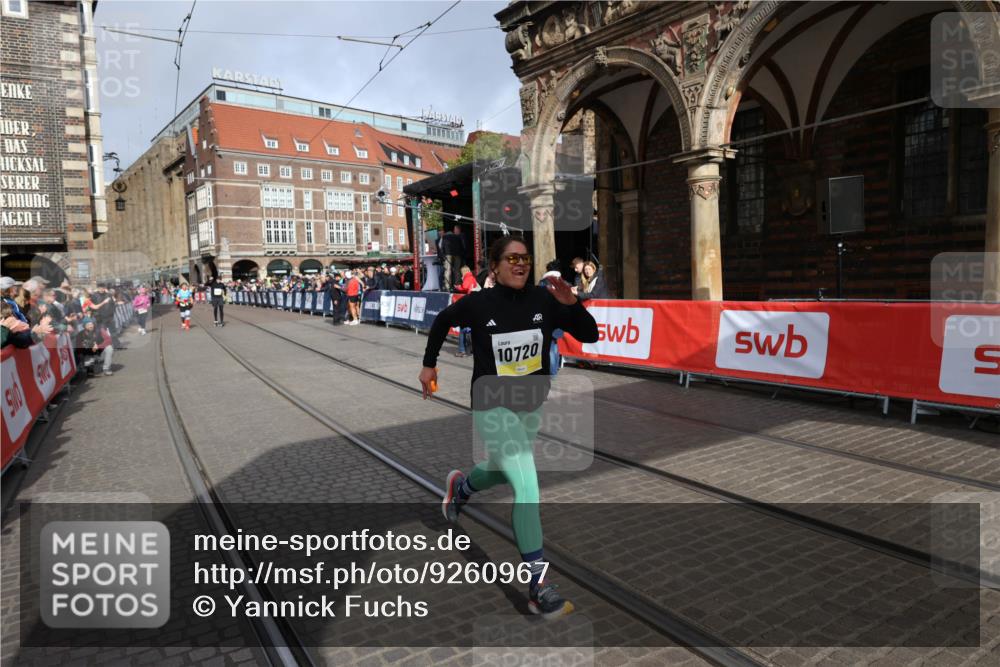 05.10.2025 - 20. swb-Marathon Bremen Yannick Fuchs http://msf.ph/oto/9260967 05.10.2025 11:20:46 Ziel 10720 meine-sportfotos.de