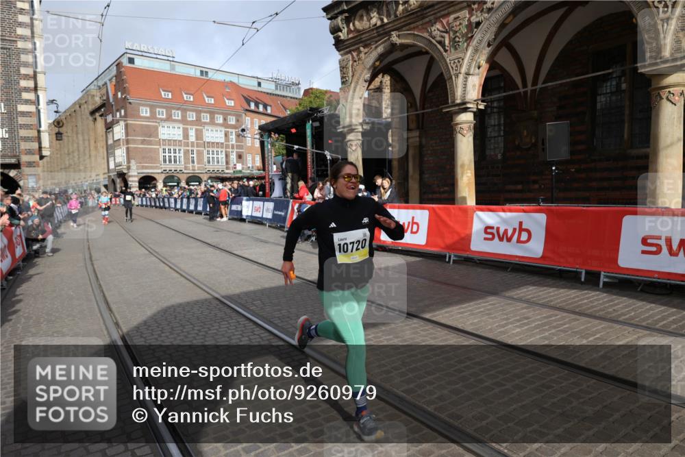 05.10.2025 - 20. swb-Marathon Bremen Yannick Fuchs http://msf.ph/oto/9260979 05.10.2025 11:20:47 Ziel 10720 meine-sportfotos.de