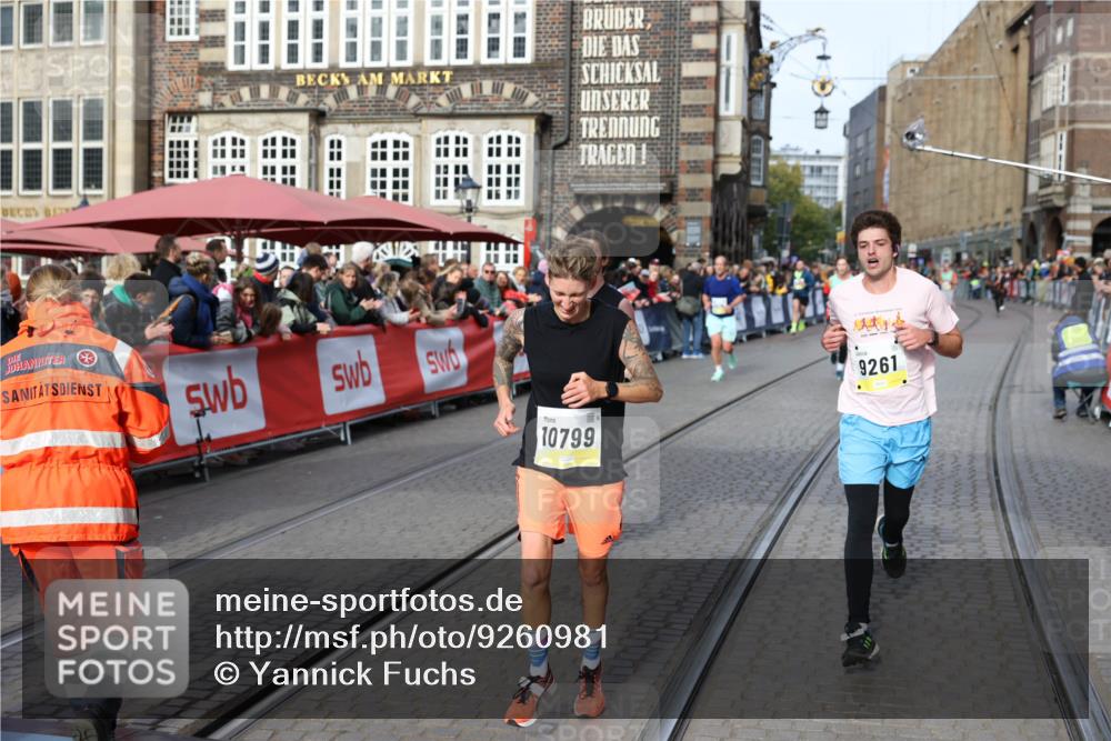 05.10.2025 - 20. swb-Marathon Bremen Yannick Fuchs http://msf.ph/oto/9260981 05.10.2025 10:48:52 Ziel 9261, 9482, 9729, 10303, 10799 meine-sportfotos.de