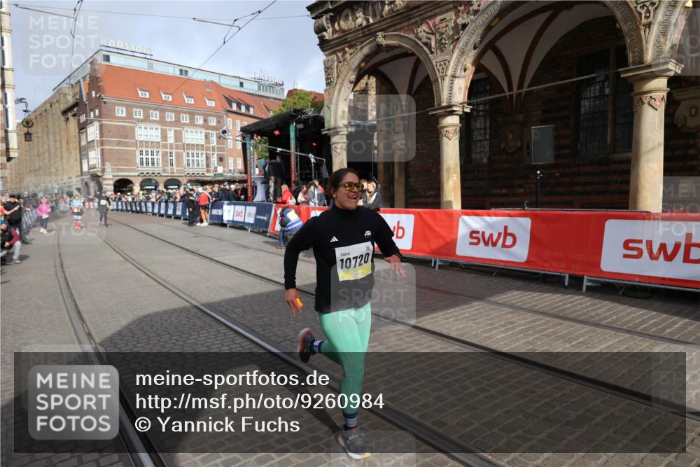 05.10.2025 - 20. swb-Marathon Bremen Yannick Fuchs http://msf.ph/oto/9260984 05.10.2025 11:20:47 Ziel 10720 meine-sportfotos.de