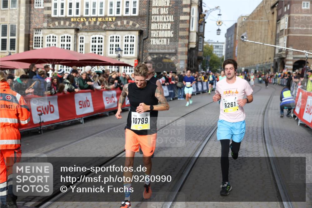 05.10.2025 - 20. swb-Marathon Bremen Yannick Fuchs http://msf.ph/oto/9260990 05.10.2025 10:48:52 Ziel 9261, 9482, 9729, 10303, 10799 meine-sportfotos.de