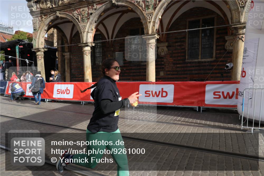 05.10.2025 - 20. swb-Marathon Bremen Yannick Fuchs http://msf.ph/oto/9261000 05.10.2025 11:20:47 Ziel 10720 meine-sportfotos.de