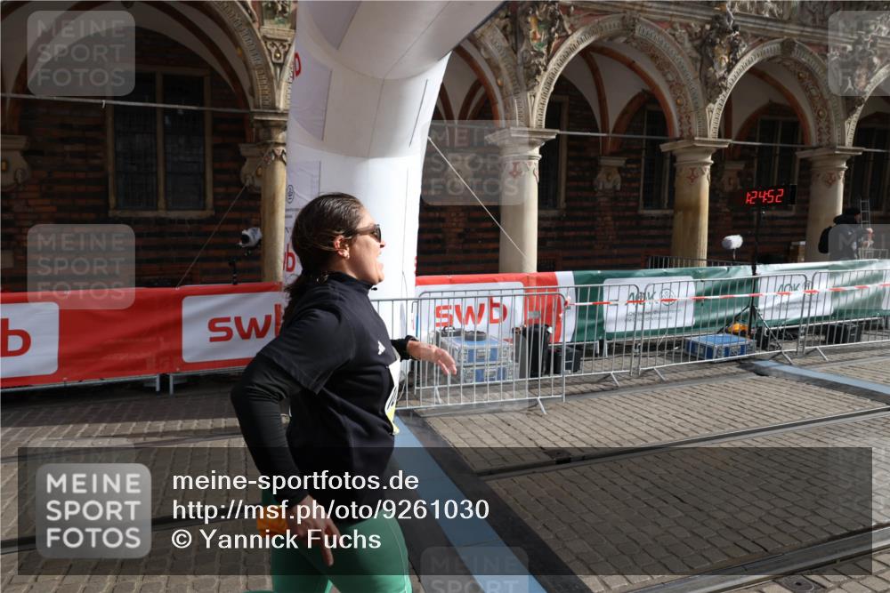 05.10.2025 - 20. swb-Marathon Bremen Yannick Fuchs http://msf.ph/oto/9261030 05.10.2025 11:20:47 Ziel 10720 meine-sportfotos.de