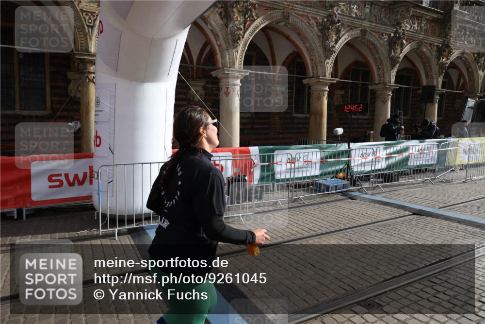 05.10.2025 - 20. swb-Marathon Bremen Yannick Fuchs http://msf.ph/oto/9261045 05.10.2025 11:20:47 Ziel 10720 meine-sportfotos.de