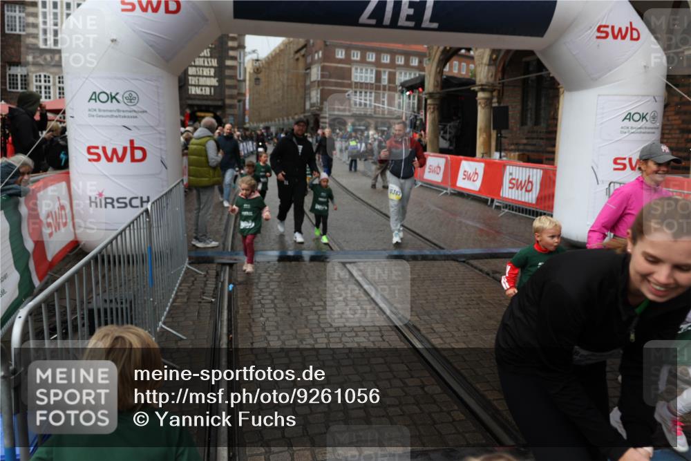 05.10.2025 - 20. swb-Marathon Bremen Yannick Fuchs http://msf.ph/oto/9261056 05.10.2025 15:23:53 Ziel  meine-sportfotos.de