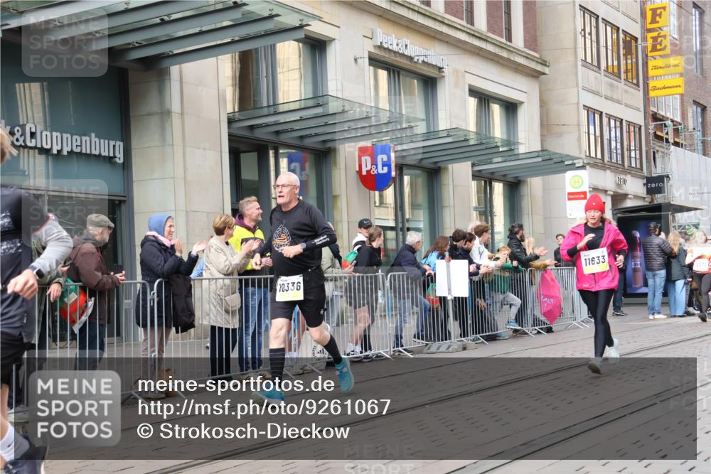 05.10.2025 - 20. swb-Marathon Bremen Strokosch-Dieckow http://msf.ph/oto/9261067 05.10.2025 11:01:07 Ziel 7908, 9278, 9286, 9322, 9371, 9432, 9613, 9925, 10026, 10030, 10056, 10157, 10324, 10336, 10544, 10562, 10762, 11194, 11223, 11463, 11493, 11633, 11680, 11688, 11732, 11733, 7908, 9278, 9286, 9322, 9371, 9432, 9613, 9925, 10026, 10030, 10056, 10157, 10324, 10336, 10544, 10562, 10762, 11194, 11223, 11463, 11493, 11633, 11680, 11688, 11732, 11733 meine-sportfotos.de