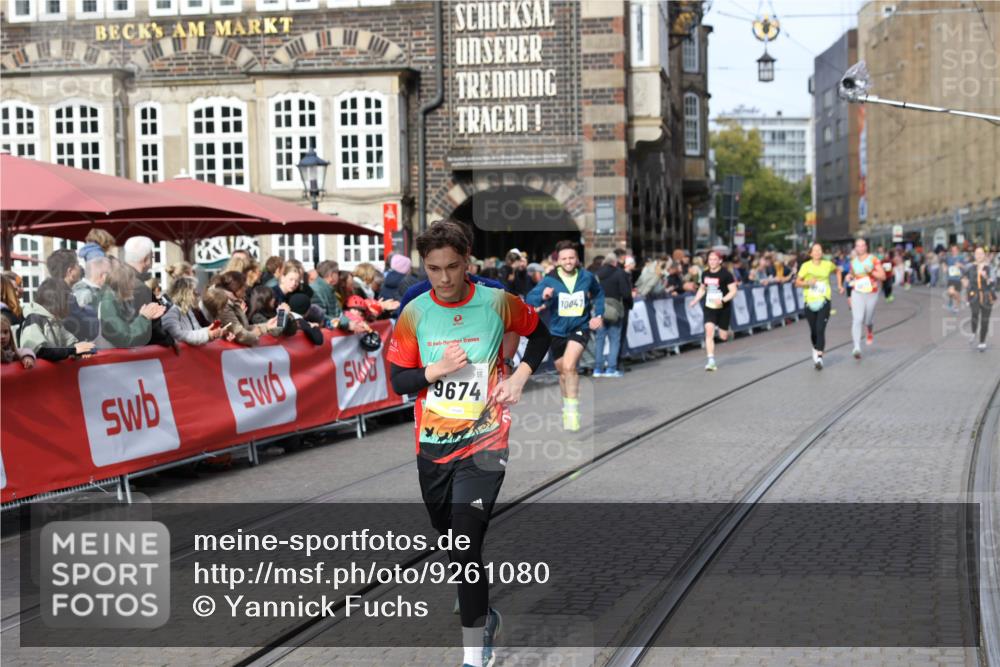 05.10.2025 - 20. swb-Marathon Bremen Yannick Fuchs http://msf.ph/oto/9261080 05.10.2025 10:48:56 Ziel 7414, 9261, 9482, 9674, 9729, 10047, 10799 meine-sportfotos.de