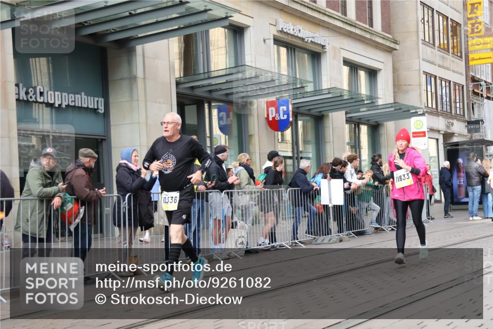 05.10.2025 - 20. swb-Marathon Bremen Strokosch-Dieckow http://msf.ph/oto/9261082 05.10.2025 11:01:07 Ziel 7908, 9278, 9286, 9322, 9371, 9432, 9613, 9925, 10026, 10030, 10056, 10157, 10324, 10336, 10544, 10562, 10762, 11194, 11223, 11463, 11493, 11633, 11680, 11688, 11732, 11733, 7908, 9278, 9286, 9322, 9371, 9432, 9613, 9925, 10026, 10030, 10056, 10157, 10324, 10336, 10544, 10562, 10762, 11194, 11223, 11463, 11493, 11633, 11680, 11688, 11732, 11733 meine-sportfotos.de