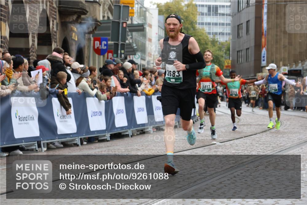05.10.2025 - 20. swb-Marathon Bremen Strokosch-Dieckow http://msf.ph/oto/9261088 05.10.2025 12:57:25 Ziel 2683, 3817, 5028, 8211 meine-sportfotos.de
