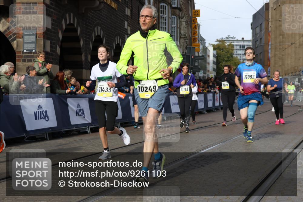 05.10.2025 - 20. swb-Marathon Bremen Strokosch-Dieckow http://msf.ph/oto/9261103 05.10.2025 11:06:14 Ziel 7979, 9205, 9228, 9387, 9523, 9712, 10152, 10192, 10243, 10249, 10374, 10404, 10848, 11065, 11092, 11169, 11296, 11433 meine-sportfotos.de
