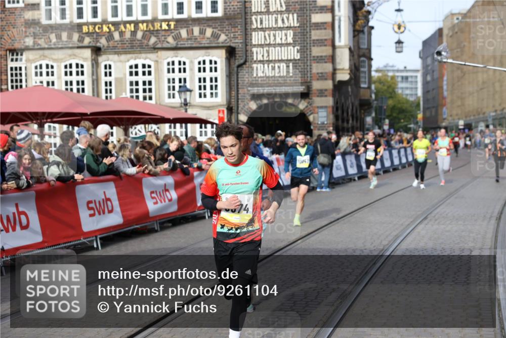 05.10.2025 - 20. swb-Marathon Bremen Yannick Fuchs http://msf.ph/oto/9261104 05.10.2025 10:48:56 Ziel 7414, 9261, 9482, 9674, 9729, 10047, 10799 meine-sportfotos.de