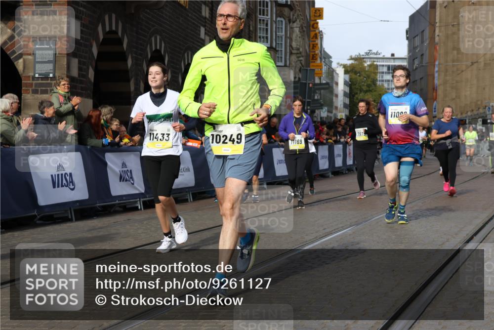 05.10.2025 - 20. swb-Marathon Bremen Strokosch-Dieckow http://msf.ph/oto/9261127 05.10.2025 11:06:14 Ziel 7979, 9205, 9228, 9387, 9523, 9712, 10152, 10192, 10243, 10249, 10374, 10404, 10848, 11065, 11092, 11169, 11296, 11433 meine-sportfotos.de