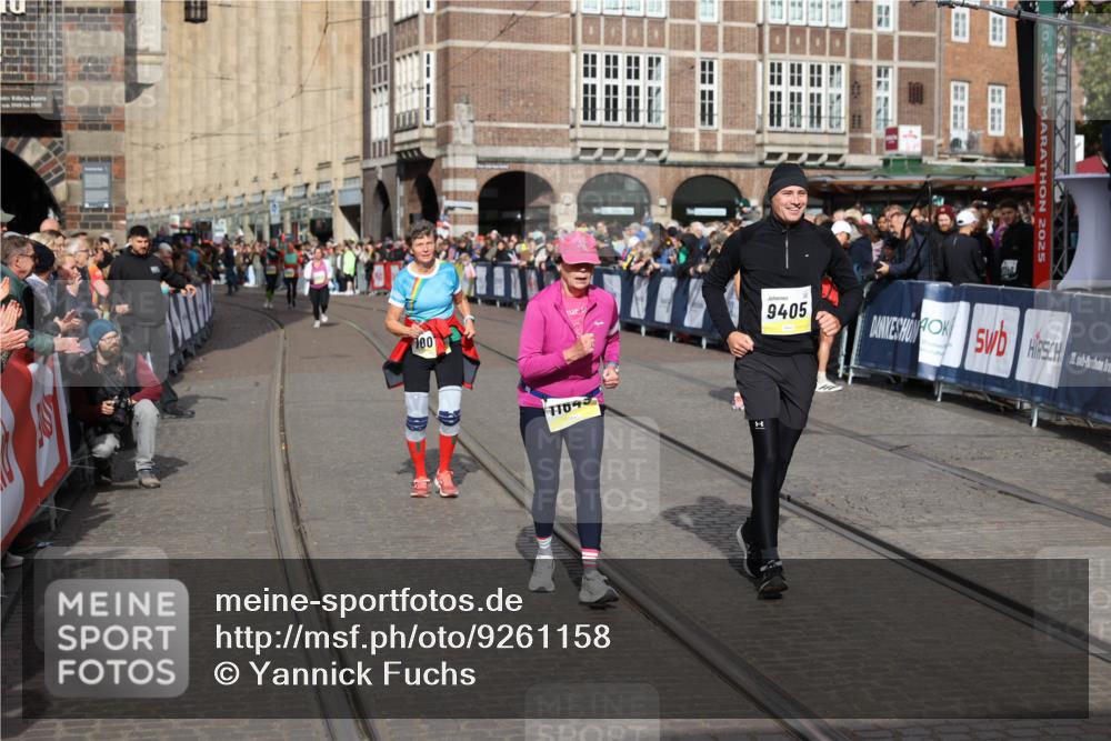 05.10.2025 - 20. swb-Marathon Bremen Yannick Fuchs http://msf.ph/oto/9261158 05.10.2025 11:20:53 Ziel 9405, 10720, 11643 meine-sportfotos.de