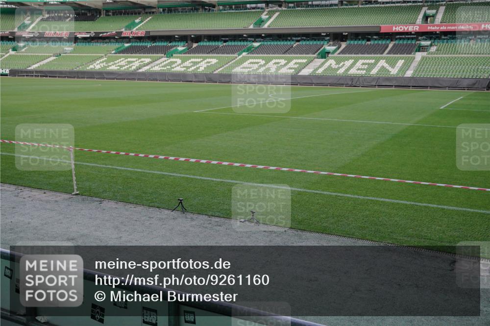 05.10.2025 - 20. swb-Marathon Bremen Michael Burmester http://msf.ph/oto/9261160 05.10.2025 10:59:37 Laufen im Stadion 9376, 10528, 11302 meine-sportfotos.de