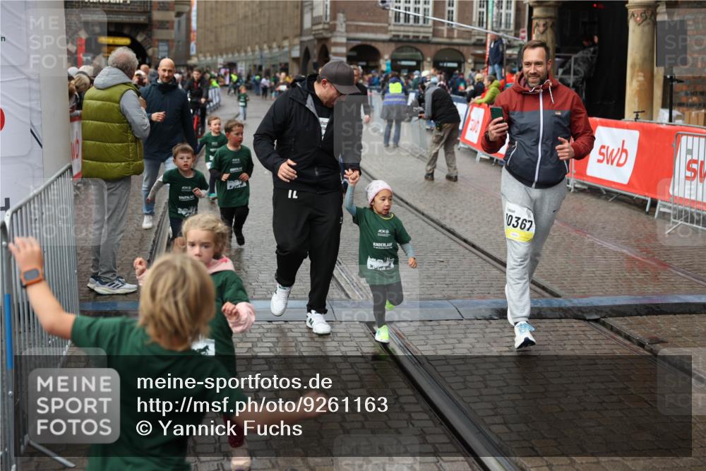05.10.2025 - 20. swb-Marathon Bremen Yannick Fuchs http://msf.ph/oto/9261163 05.10.2025 15:23:54 Ziel  meine-sportfotos.de