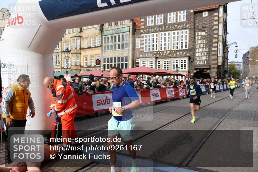 05.10.2025 - 20. swb-Marathon Bremen Yannick Fuchs http://msf.ph/oto/9261167 05.10.2025 10:48:58 Ziel 7414, 9255, 9261, 9482, 9674, 10047, 10799 meine-sportfotos.de