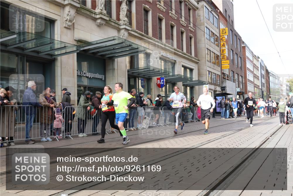 05.10.2025 - 20. swb-Marathon Bremen Strokosch-Dieckow http://msf.ph/oto/9261169 05.10.2025 11:01:12 Ziel 7908, 9269, 9278, 9286, 9294, 9322, 9371, 9432, 9782, 9925, 10026, 10030, 10056, 10157, 10324, 10336, 10370, 10562, 10903, 10904, 11194, 11223, 11463, 11493, 11633, 11688, 11732, 11733, 7908, 9269, 9278, 9286, 9294, 9322, 9371, 9432, 9782, 9925, 10026, 10030, 10056, 10157, 10324, 10336, 10370, 10562, 10903, 10904, 11194, 11223, 11463, 11493, 11633, 11688, 11732, 11733 meine-sportfotos.de