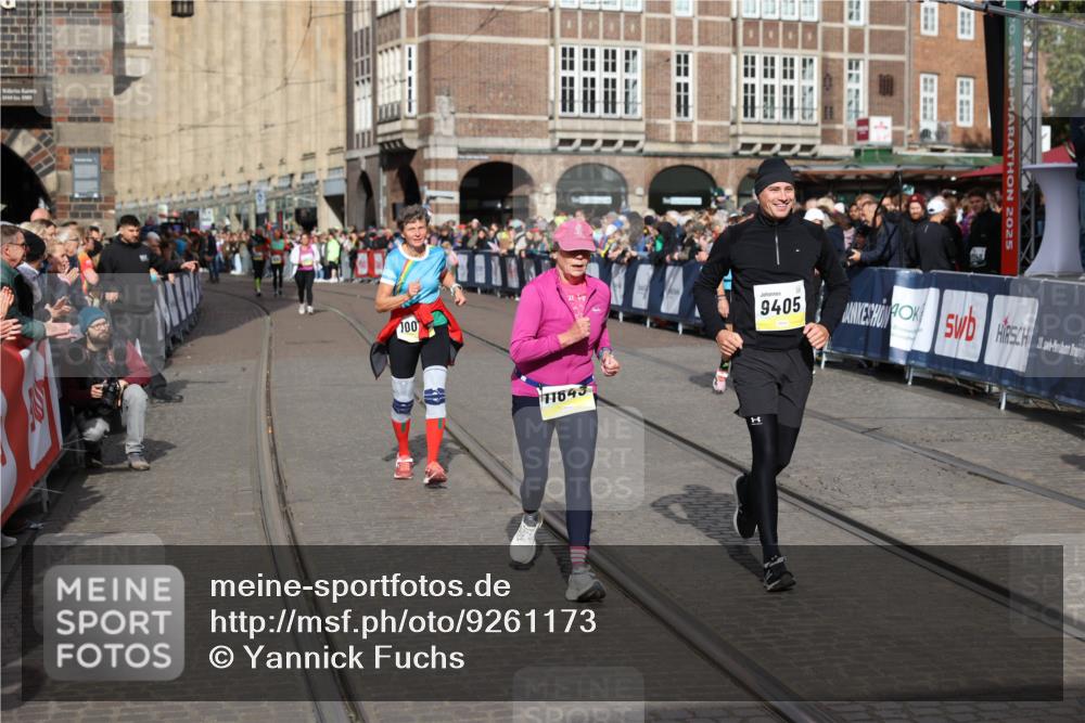 05.10.2025 - 20. swb-Marathon Bremen Yannick Fuchs http://msf.ph/oto/9261173 05.10.2025 11:20:53 Ziel 9405, 10720, 11643 meine-sportfotos.de