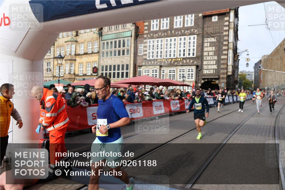 05.10.2025 - 20. swb-Marathon Bremen Yannick Fuchs http://msf.ph/oto/9261188 05.10.2025 10:48:58 Ziel 7414, 9255, 9261, 9482, 9674, 10047, 10799 meine-sportfotos.de