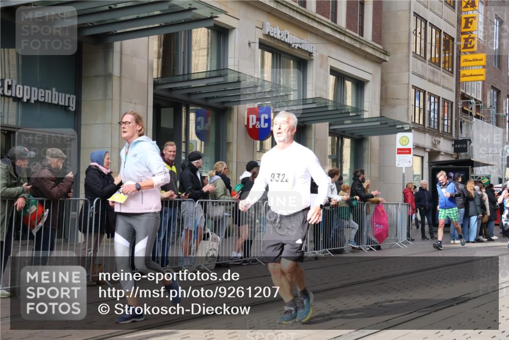 05.10.2025 - 20. swb-Marathon Bremen Strokosch-Dieckow http://msf.ph/oto/9261207 05.10.2025 11:01:13 Ziel 7908, 9189, 9269, 9278, 9286, 9294, 9322, 9371, 9432, 9782, 10026, 10030, 10056, 10157, 10324, 10336, 10370, 10562, 10903, 10904, 11194, 11223, 11463, 11493, 11633, 11688, 11732, 11733, 7908, 9189, 9269, 9278, 9286, 9294, 9322, 9371, 9432, 9782, 10026, 10030, 10056, 10157, 10324, 10336, 10370, 10562, 10903, 10904, 11194, 11223, 11463, 11493, 11633, 11688, 11732, 11733 meine-sportfotos.de