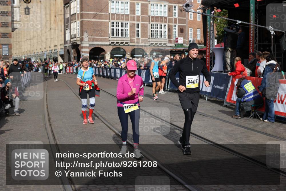 05.10.2025 - 20. swb-Marathon Bremen Yannick Fuchs http://msf.ph/oto/9261208 05.10.2025 11:20:54 Ziel 9405, 10720, 11643 meine-sportfotos.de