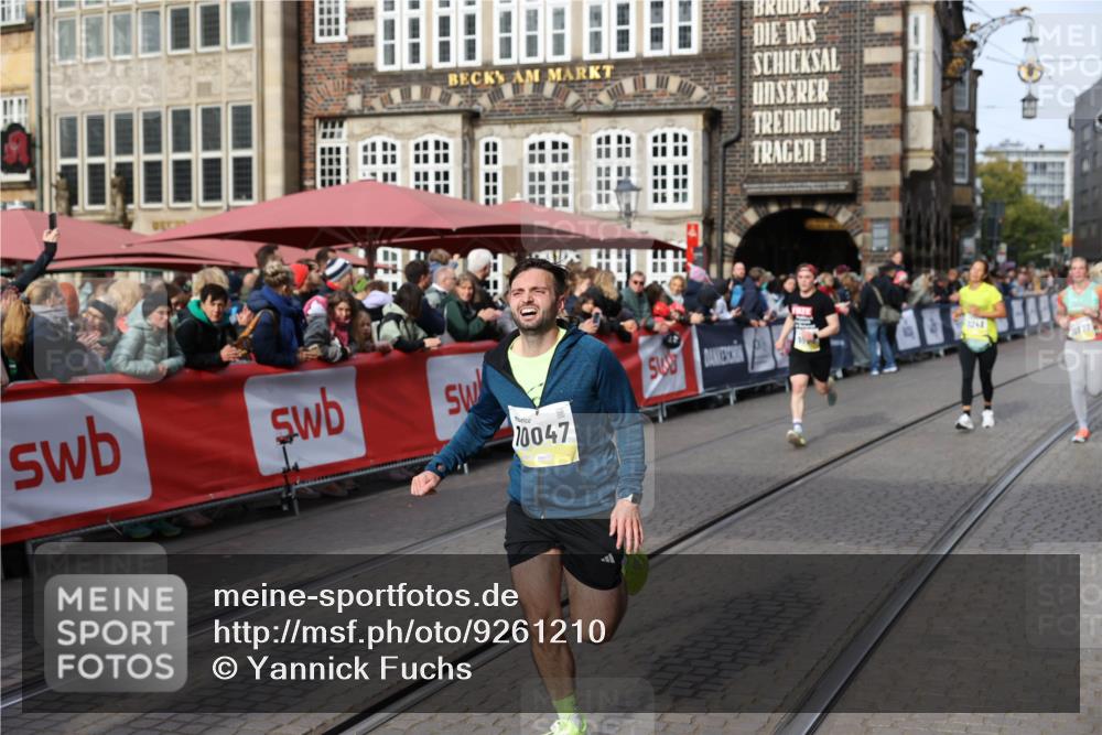 05.10.2025 - 20. swb-Marathon Bremen Yannick Fuchs http://msf.ph/oto/9261210 05.10.2025 10:48:59 Ziel 7414, 9255, 9261, 9482, 9583, 9674, 10047, 10799, 10877 meine-sportfotos.de