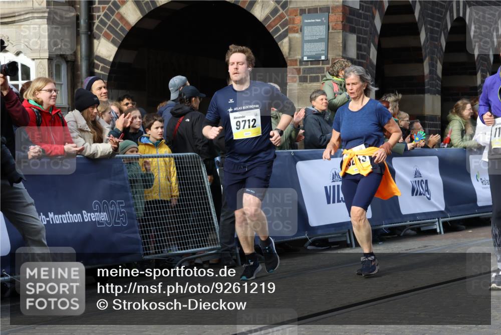 05.10.2025 - 20. swb-Marathon Bremen Strokosch-Dieckow http://msf.ph/oto/9261219 05.10.2025 11:06:16 Ziel 7979, 9205, 9228, 9387, 9523, 9712, 10152, 10243, 10249, 10374, 10404, 11065, 11092, 11169, 11233, 11296, 11433 meine-sportfotos.de