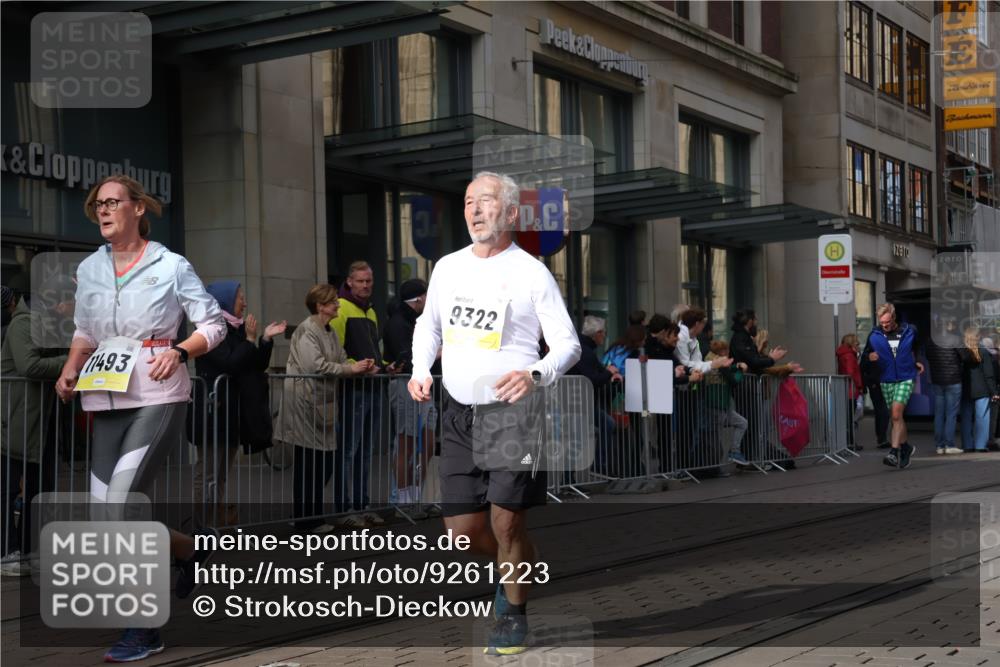 05.10.2025 - 20. swb-Marathon Bremen Strokosch-Dieckow http://msf.ph/oto/9261223 05.10.2025 11:01:14 Ziel 7908, 9189, 9269, 9278, 9286, 9294, 9322, 9371, 9432, 9782, 10004, 10026, 10030, 10056, 10157, 10324, 10336, 10370, 10562, 10903, 10904, 11194, 11223, 11463, 11493, 11633, 11732, 11733, 7908, 9189, 9269, 9278, 9286, 9294, 9322, 9371, 9432, 9782, 10004, 10026, 10030, 10056, 10157, 10324, 10336, 10370, 10562, 10903, 10904, 11194, 11223, 11463, 11493, 11633, 11732, 11733 meine-sportfotos.de