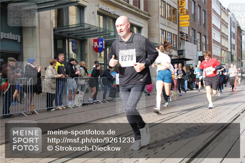 05.10.2025 - 20. swb-Marathon Bremen Strokosch-Dieckow http://msf.ph/oto/9261233 05.10.2025 11:01:16 Ziel 7908, 9189, 9269, 9278, 9286, 9294, 9322, 9371, 9432, 9782, 10004, 10026, 10030, 10056, 10157, 10324, 10336, 10370, 10562, 10903, 10904, 11194, 11223, 11463, 11493, 11633, 11732, 11733, 7908, 9189, 9269, 9278, 9286, 9294, 9322, 9371, 9432, 9782, 10004, 10026, 10030, 10056, 10157, 10324, 10336, 10370, 10562, 10903, 10904, 11194, 11223, 11463, 11493, 11633, 11732, 11733 meine-sportfotos.de