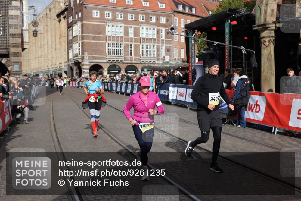 05.10.2025 - 20. swb-Marathon Bremen Yannick Fuchs http://msf.ph/oto/9261235 05.10.2025 11:20:54 Ziel 9405, 10720, 11643 meine-sportfotos.de