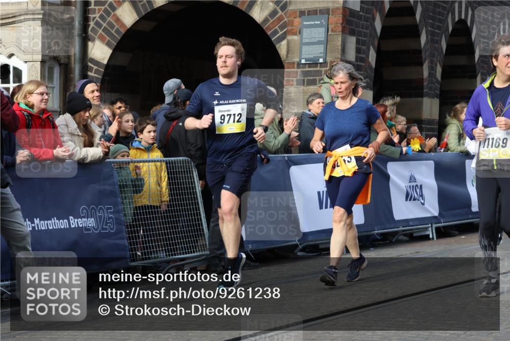 05.10.2025 - 20. swb-Marathon Bremen Strokosch-Dieckow http://msf.ph/oto/9261238 05.10.2025 11:06:16 Ziel 7979, 9205, 9228, 9387, 9523, 9712, 10152, 10243, 10249, 10374, 10404, 11065, 11092, 11169, 11233, 11296, 11433 meine-sportfotos.de