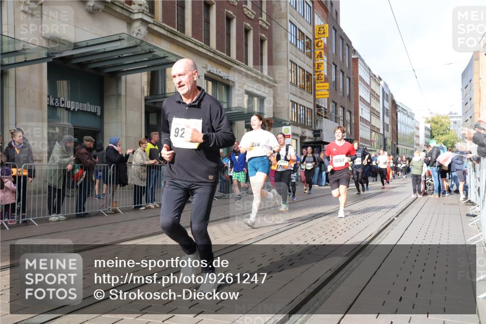 05.10.2025 - 20. swb-Marathon Bremen Strokosch-Dieckow http://msf.ph/oto/9261247 05.10.2025 11:01:16 Ziel 7908, 9189, 9269, 9278, 9286, 9294, 9322, 9371, 9432, 9782, 10004, 10026, 10030, 10056, 10157, 10324, 10336, 10370, 10562, 10903, 10904, 11194, 11223, 11463, 11493, 11633, 11732, 11733, 7908, 9189, 9269, 9278, 9286, 9294, 9322, 9371, 9432, 9782, 10004, 10026, 10030, 10056, 10157, 10324, 10336, 10370, 10562, 10903, 10904, 11194, 11223, 11463, 11493, 11633, 11732, 11733 meine-sportfotos.de