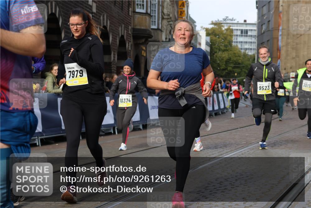 05.10.2025 - 20. swb-Marathon Bremen Strokosch-Dieckow http://msf.ph/oto/9261263 05.10.2025 11:06:17 Ziel 7979, 9205, 9228, 9387, 9523, 9712, 10152, 10243, 10374, 10404, 10611, 11065, 11092, 11169, 11233, 11433, 11485 meine-sportfotos.de