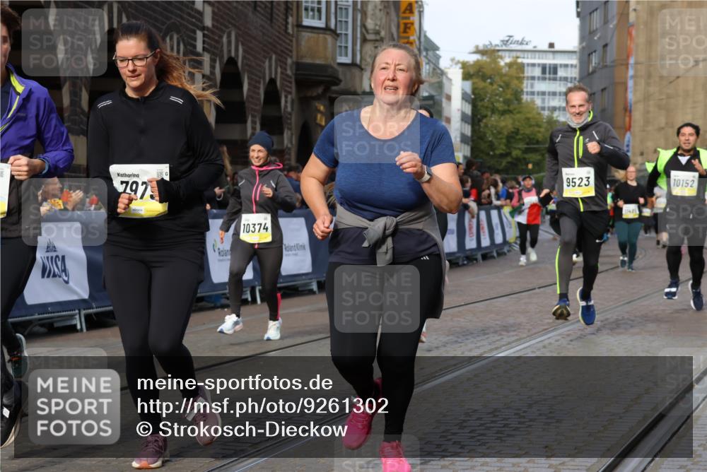 05.10.2025 - 20. swb-Marathon Bremen Strokosch-Dieckow http://msf.ph/oto/9261302 05.10.2025 11:06:17 Ziel 7979, 9205, 9228, 9387, 9523, 9712, 10152, 10243, 10374, 10404, 10611, 11065, 11092, 11169, 11233, 11433, 11485 meine-sportfotos.de