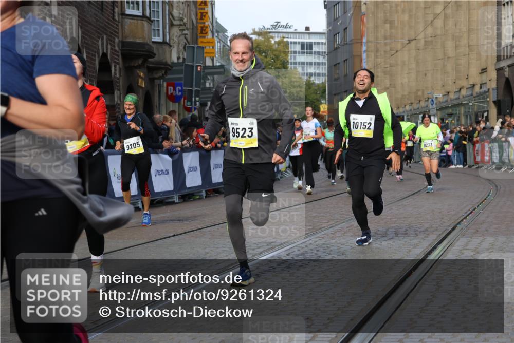 05.10.2025 - 20. swb-Marathon Bremen Strokosch-Dieckow http://msf.ph/oto/9261324 05.10.2025 11:06:18 Ziel 7979, 9205, 9228, 9523, 9712, 10152, 10243, 10374, 10404, 10611, 10640, 11065, 11092, 11169, 11233, 11485 meine-sportfotos.de