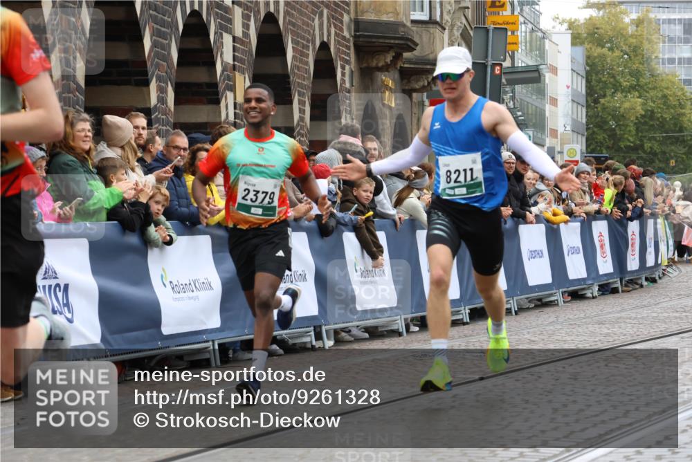 05.10.2025 - 20. swb-Marathon Bremen Strokosch-Dieckow http://msf.ph/oto/9261328 05.10.2025 12:57:29 Ziel 3153, 3817, 5028, 8211 meine-sportfotos.de