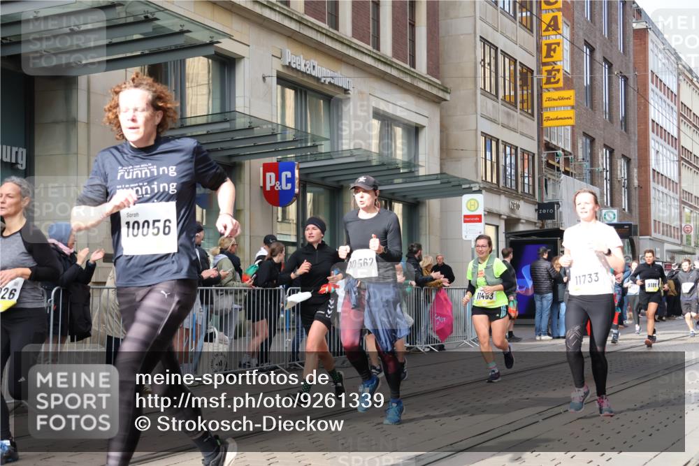 05.10.2025 - 20. swb-Marathon Bremen Strokosch-Dieckow http://msf.ph/oto/9261339 05.10.2025 11:01:20 Ziel 7908, 9189, 9237, 9269, 9278, 9286, 9294, 9322, 9371, 9432, 9782, 10004, 10026, 10030, 10056, 10157, 10324, 10336, 10370, 10562, 10903, 10904, 11194, 11223, 11463, 11493, 11633, 11732, 11733, 7908, 9189, 9237, 9269, 9278, 9286, 9294, 9322, 9371, 9432, 9782, 10004, 10026, 10030, 10056, 10157, 10324, 10336, 10370, 10562, 10903, 10904, 11194, 11223, 11463, 11493, 11633, 11732, 11733 meine-sportfotos.de