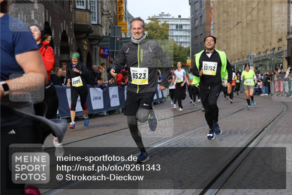 05.10.2025 - 20. swb-Marathon Bremen Strokosch-Dieckow http://msf.ph/oto/9261343 05.10.2025 11:06:18 Ziel 7979, 9205, 9228, 9523, 9712, 10152, 10243, 10374, 10404, 10611, 10640, 11065, 11092, 11169, 11233, 11485 meine-sportfotos.de