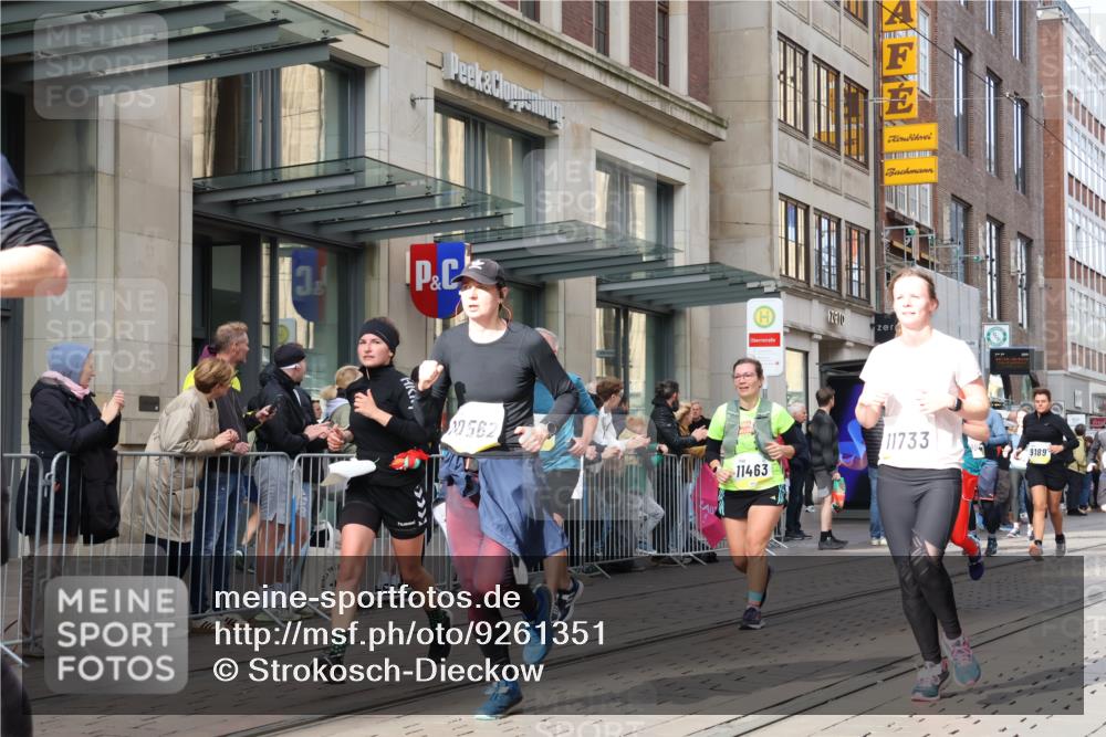 05.10.2025 - 20. swb-Marathon Bremen Strokosch-Dieckow http://msf.ph/oto/9261351 05.10.2025 11:01:20 Ziel 7908, 9189, 9237, 9269, 9278, 9286, 9294, 9322, 9371, 9432, 9782, 10004, 10026, 10030, 10056, 10157, 10324, 10336, 10370, 10562, 10903, 10904, 11194, 11223, 11463, 11493, 11633, 11732, 11733, 7908, 9189, 9237, 9269, 9278, 9286, 9294, 9322, 9371, 9432, 9782, 10004, 10026, 10030, 10056, 10157, 10324, 10336, 10370, 10562, 10903, 10904, 11194, 11223, 11463, 11493, 11633, 11732, 11733 meine-sportfotos.de