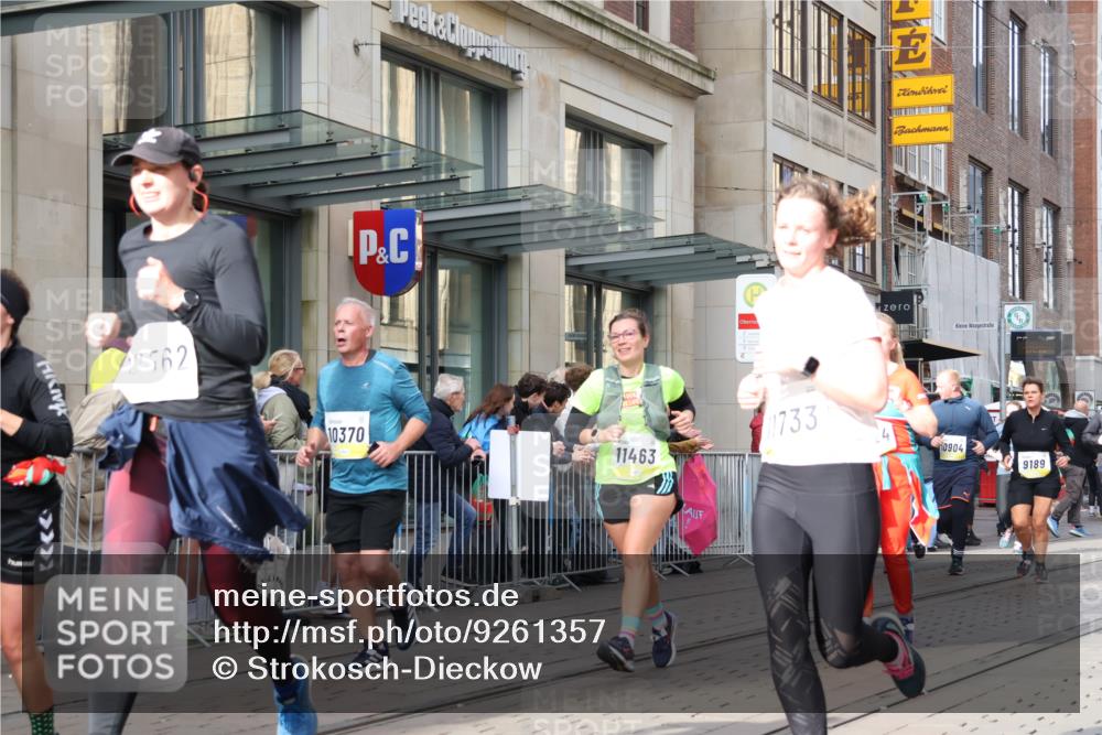 05.10.2025 - 20. swb-Marathon Bremen Strokosch-Dieckow http://msf.ph/oto/9261357 05.10.2025 11:01:21 Ziel 7908, 9189, 9237, 9269, 9278, 9286, 9294, 9322, 9371, 9432, 9655, 9782, 10004, 10026, 10030, 10056, 10157, 10324, 10336, 10370, 10562, 10903, 10904, 11194, 11223, 11463, 11493, 11647, 11732, 11733, 7908, 9189, 9237, 9269, 9278, 9286, 9294, 9322, 9371, 9432, 9655, 9782, 10004, 10026, 10030, 10056, 10157, 10324, 10336, 10370, 10562, 10903, 10904, 11194, 11223, 11463, 11493, 11647, 11732, 11733 meine-sportfotos.de