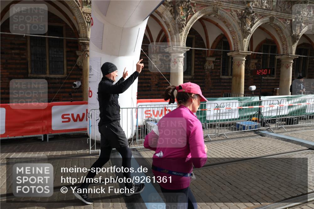 05.10.2025 - 20. swb-Marathon Bremen Yannick Fuchs http://msf.ph/oto/9261361 05.10.2025 11:20:57 Ziel 9405, 10012, 11643 meine-sportfotos.de