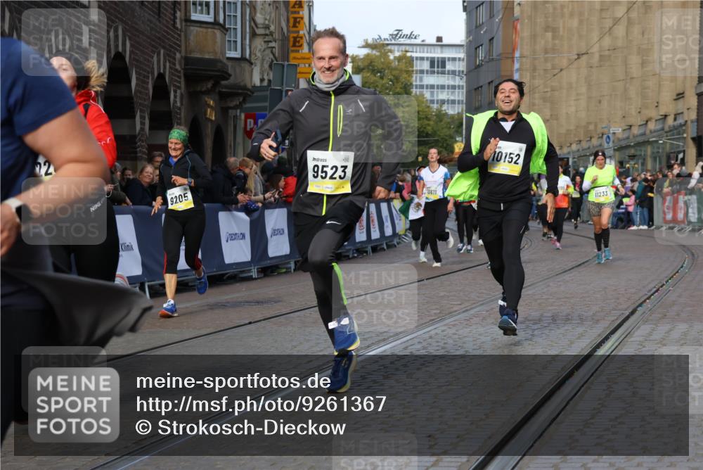 05.10.2025 - 20. swb-Marathon Bremen Strokosch-Dieckow http://msf.ph/oto/9261367 05.10.2025 11:06:18 Ziel 7979, 9205, 9228, 9523, 9712, 10152, 10243, 10374, 10404, 10611, 10640, 11065, 11092, 11169, 11233, 11485 meine-sportfotos.de