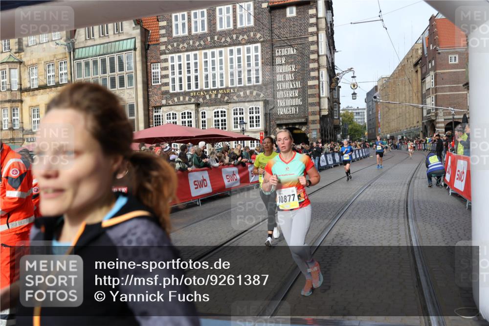 05.10.2025 - 20. swb-Marathon Bremen Yannick Fuchs http://msf.ph/oto/9261387 05.10.2025 10:49:02 Ziel 7414, 9255, 9583, 9674, 10047, 10877, 10973, 11248 meine-sportfotos.de